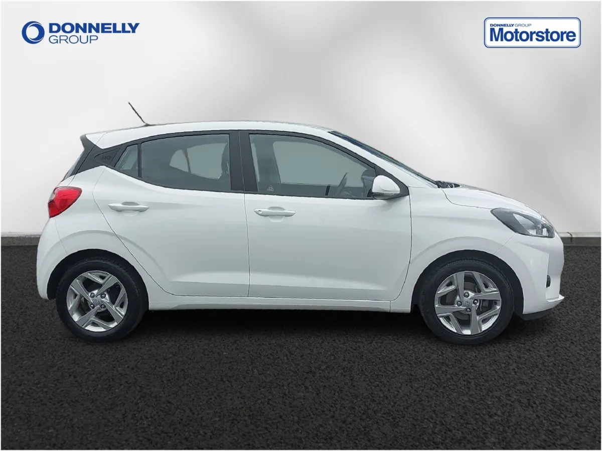 Hyundai i10 Hatchback SE Connect - Image 3