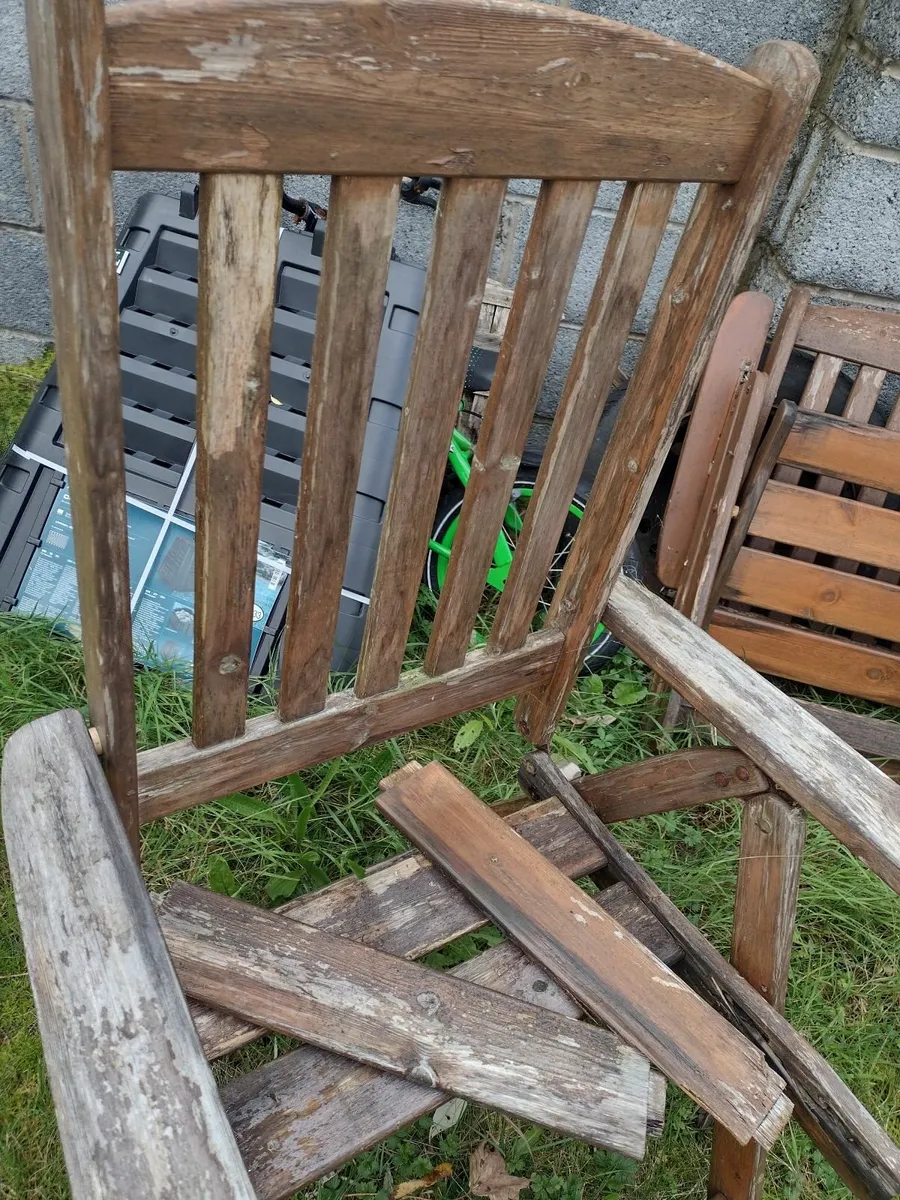 Large wooden garden recliner chair - Image 1