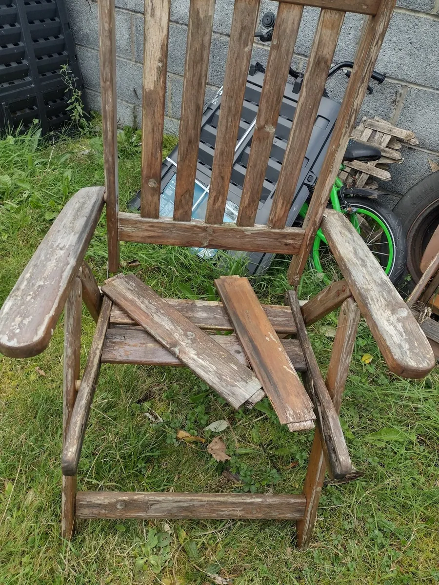 Large wooden garden recliner chair - Image 2