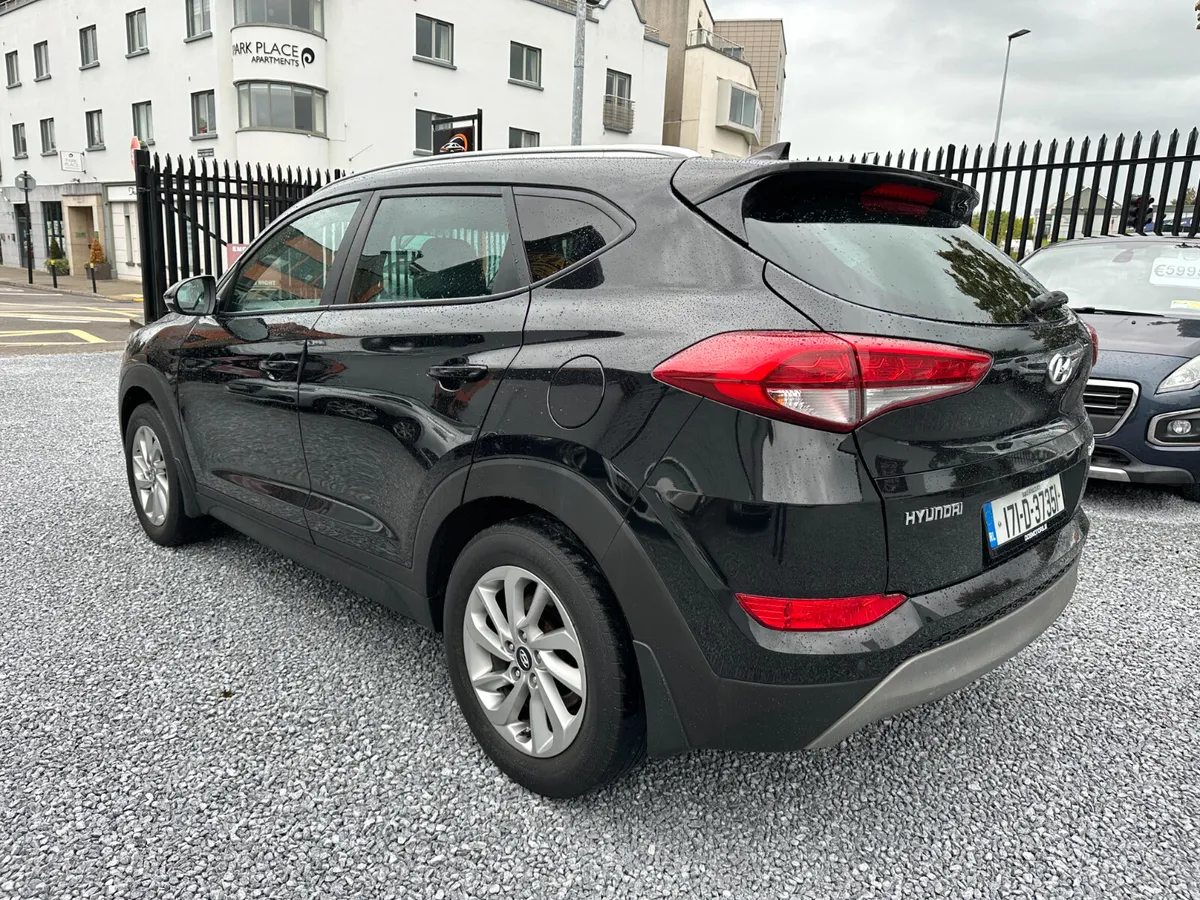 2017 (171) Hyundai Tucson Executive 2.0 CRDI 4WD - Image 3