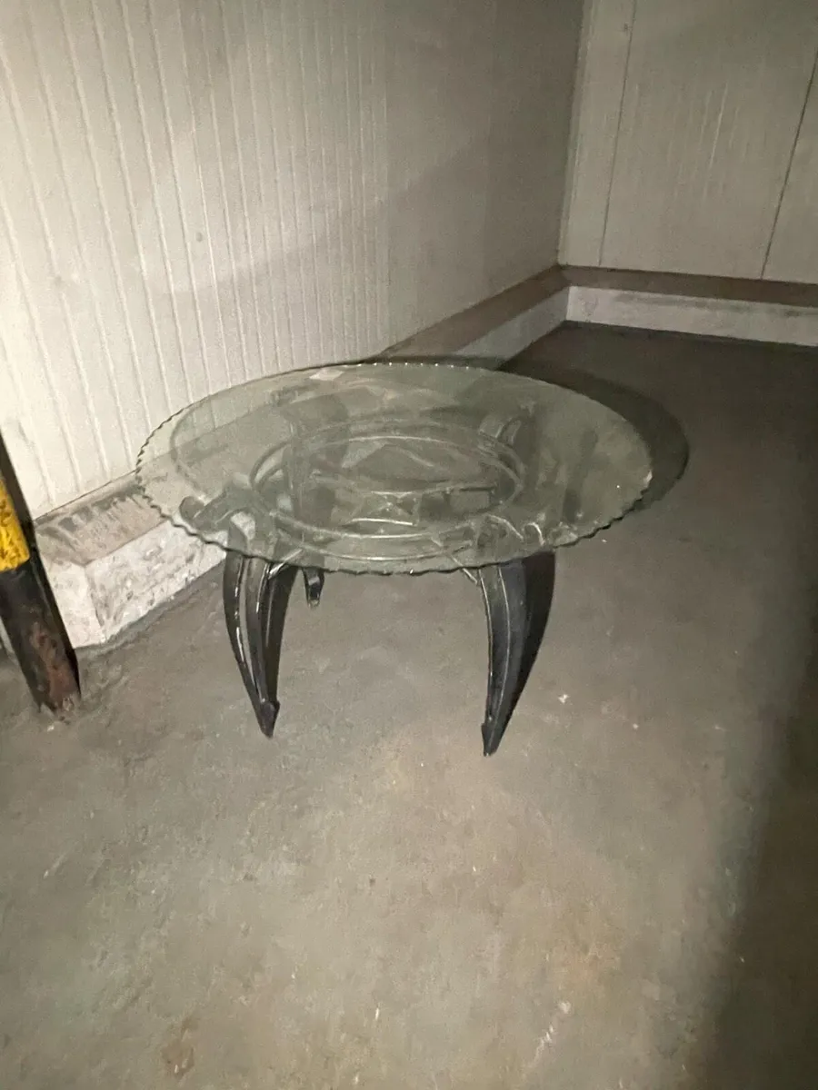 Kitchen table €20 - Image 2