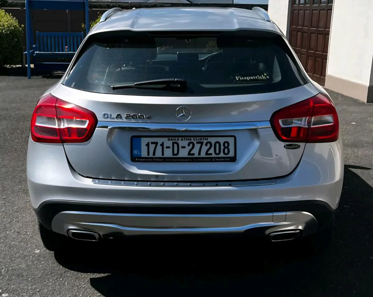 2017 Mercedes GLA - Image 2