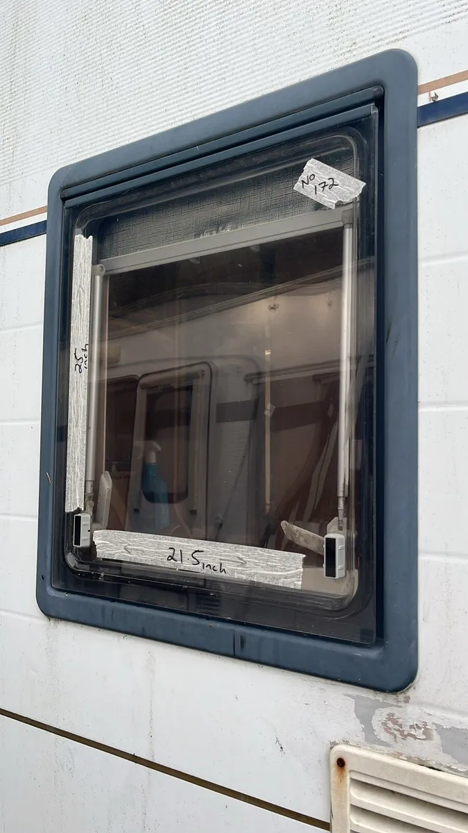 Caravan parts and windows - Image 3