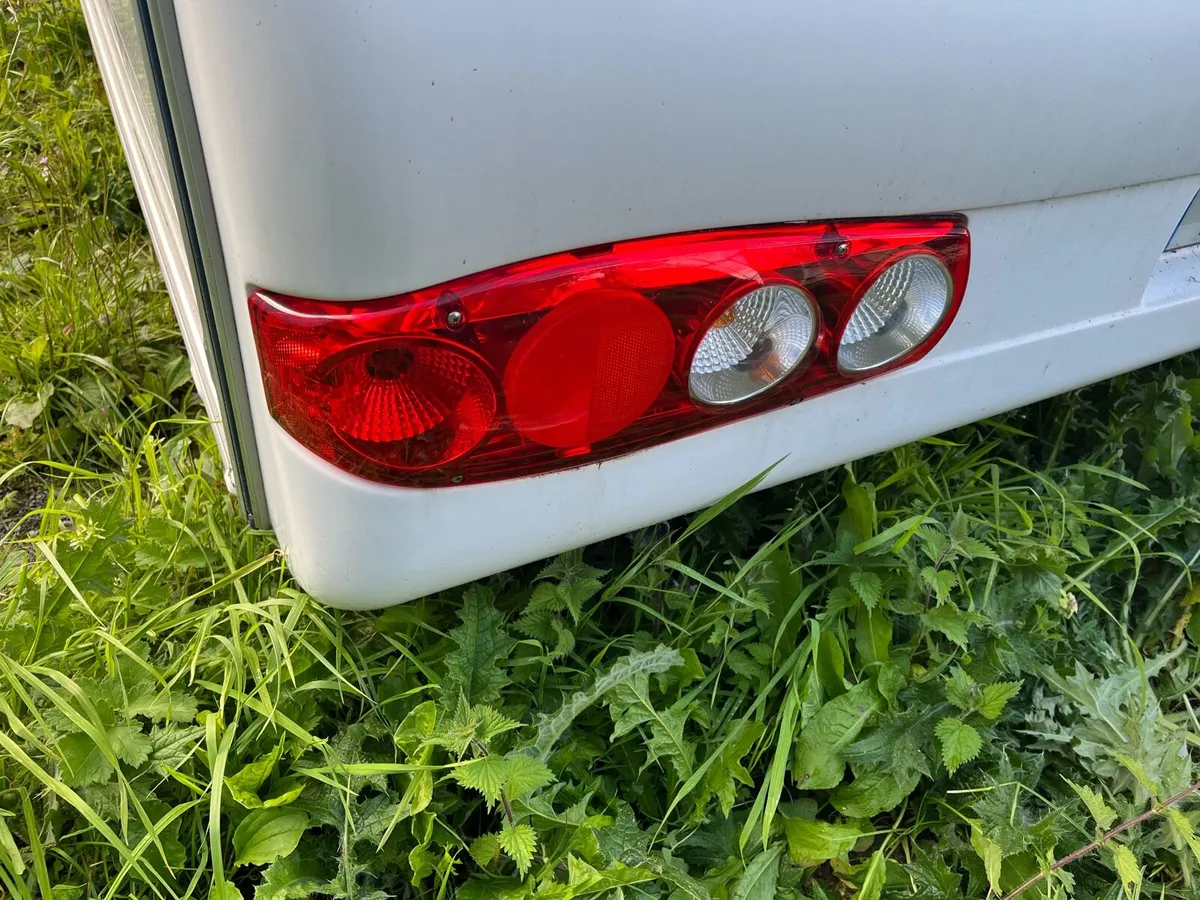 Caravan parts and windows - Image 1