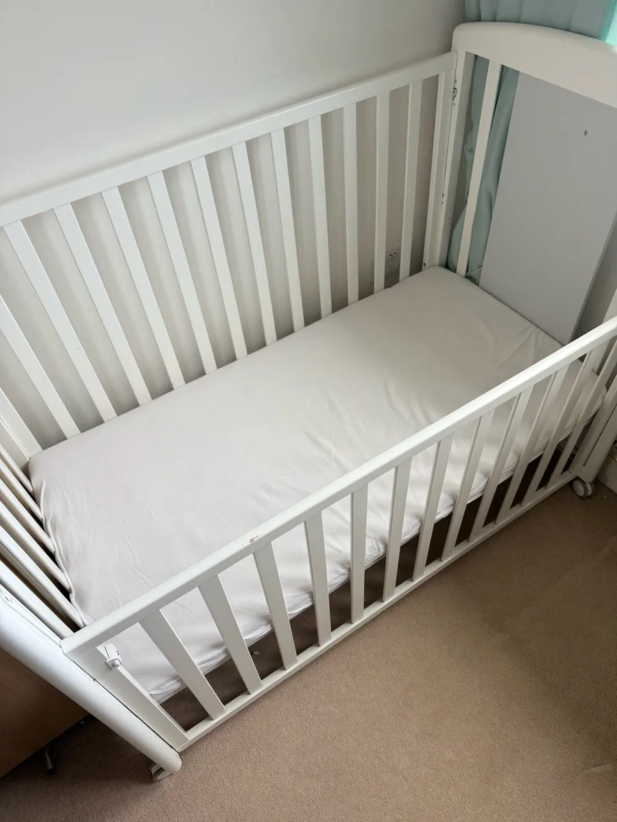 Italian Cot with adjustable rail - Image 1
