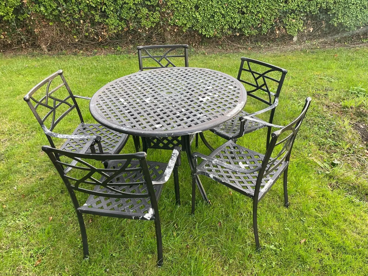 Cast iron garden table + chairs - Image 1