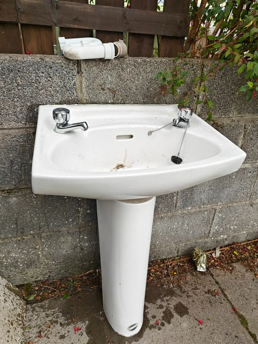 Bathroom sink + Pedestal - Image 3