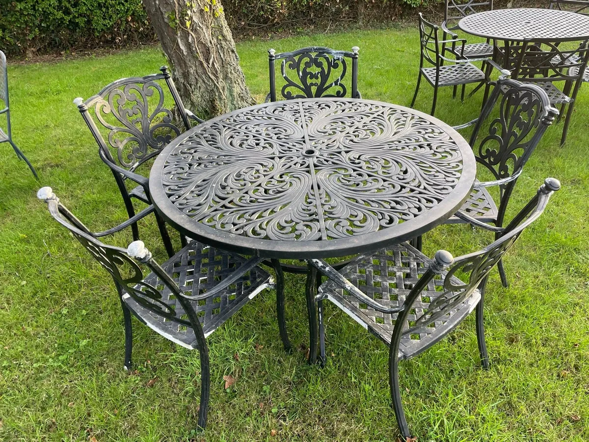 Cast iron table and 5 chairs garden - Image 2