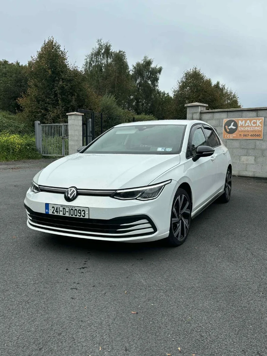 Volkswagen Golf 2024 - Image 2