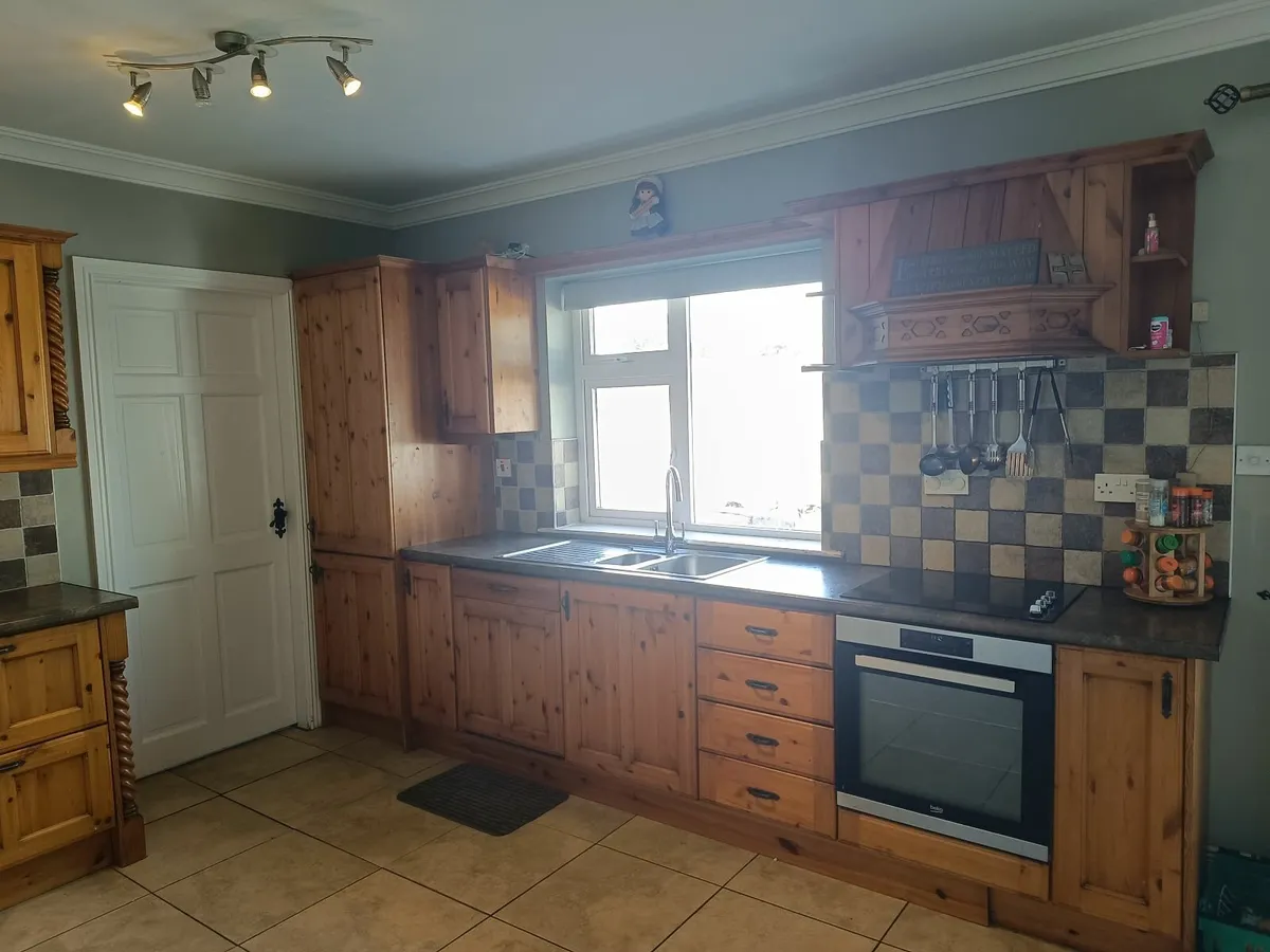 Fitted Kitchen - Image 3