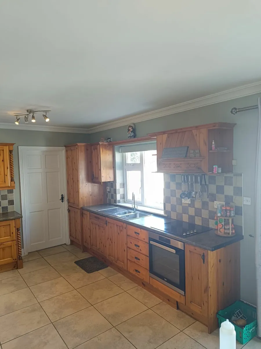 Fitted Kitchen - Image 4