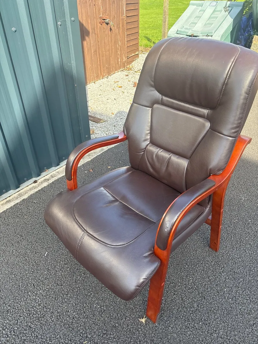 Orthopaedic arm chair - Image 1