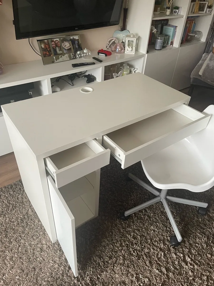 School desk - Image 2