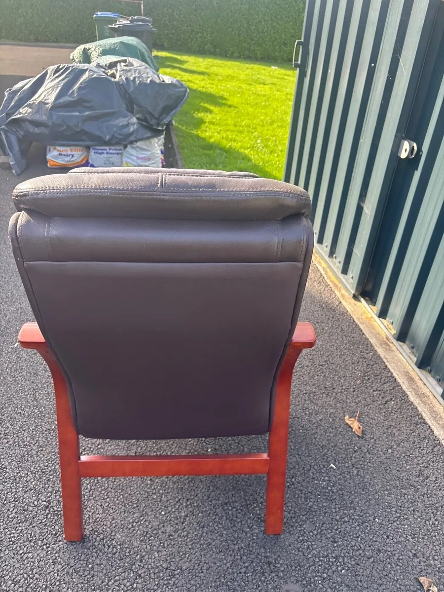 Orthopaedic arm chair - Image 3