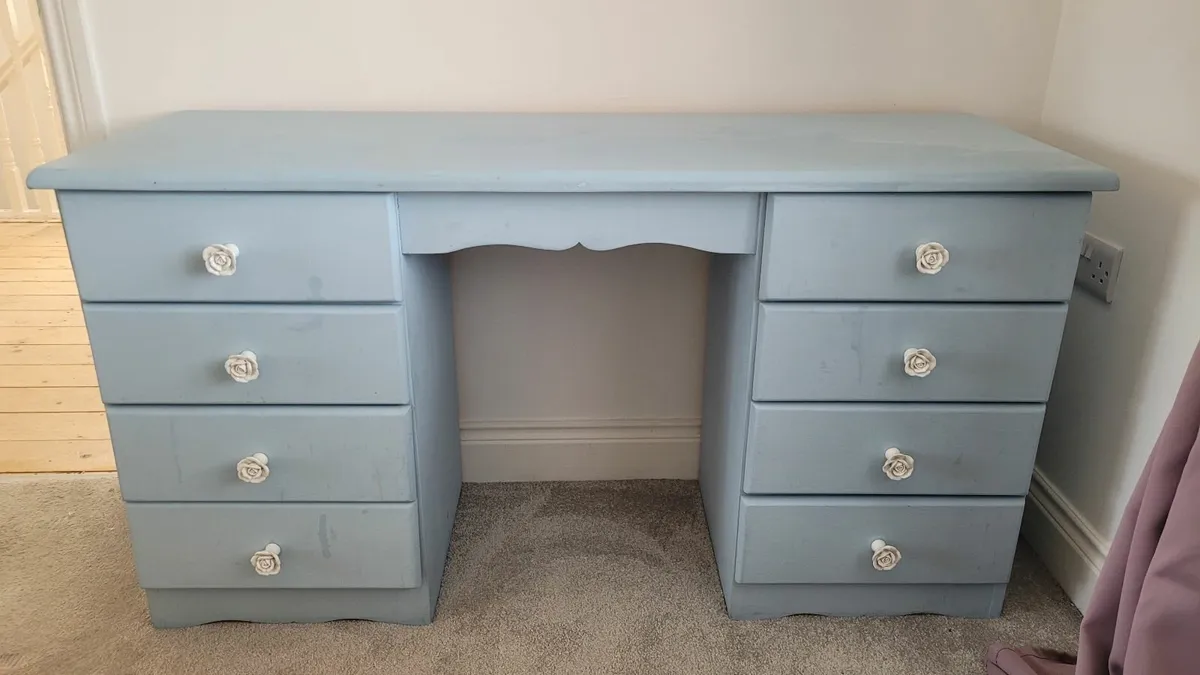 Dressing table