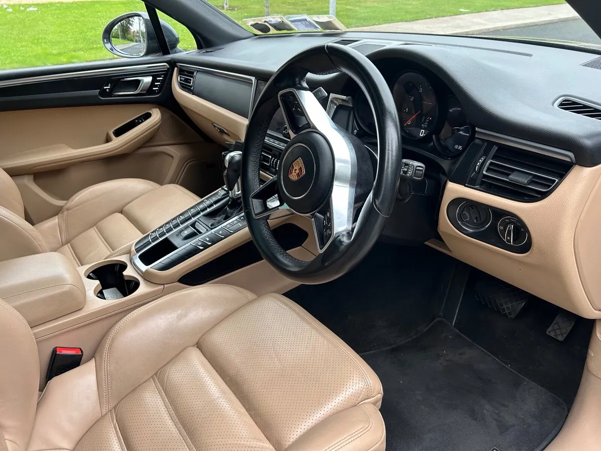 Porsche Macan 2.0 petrol 2019 - Image 2