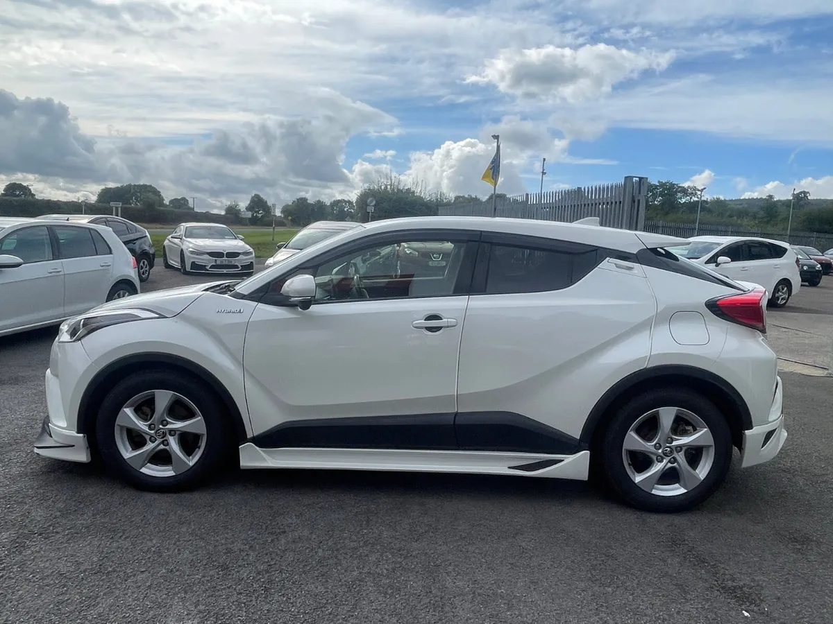 2017-2 Toyota CHR - Image 4