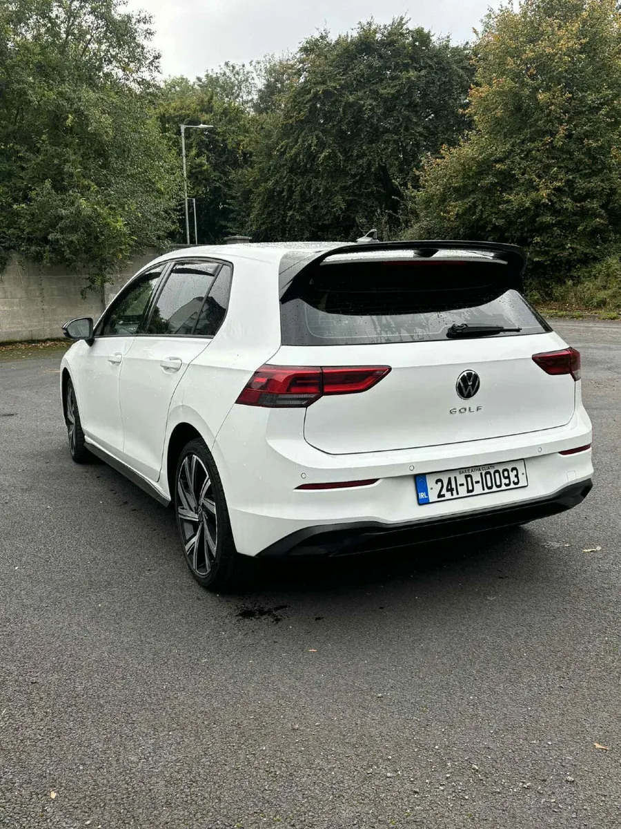 Volkswagen Golf 2024 - Image 3