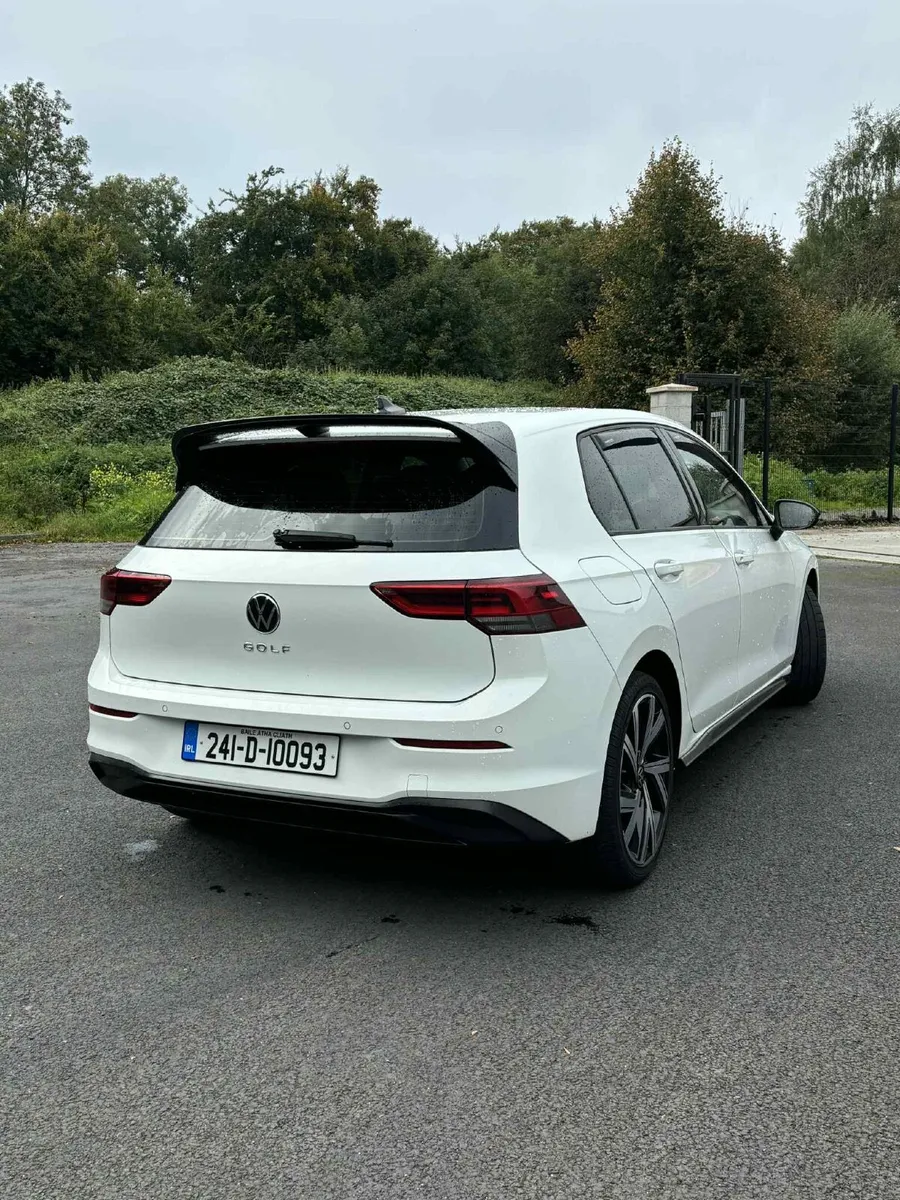 Volkswagen Golf 2024 - Image 4