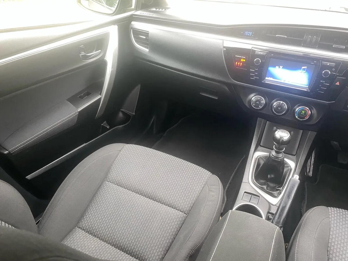 Toyota Corolla Luna High Spec model Reverse Camera - Image 4