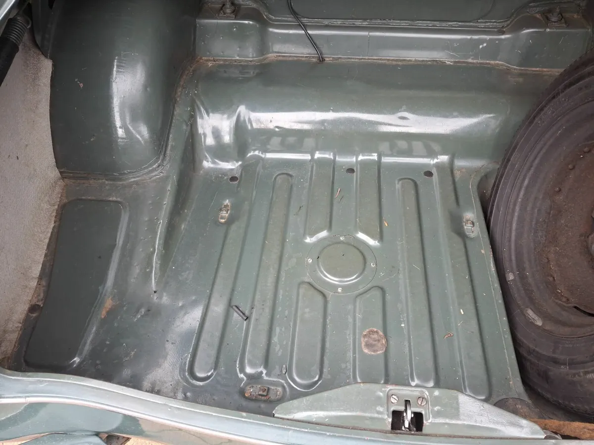 Singer Gazelle - Image 1