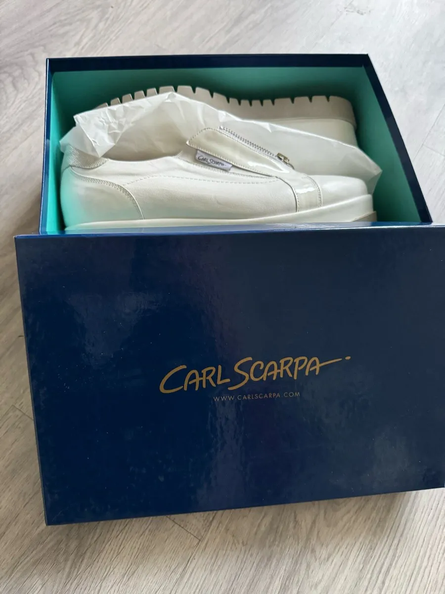 Ladies Carl Scarpa shows - Image 1
