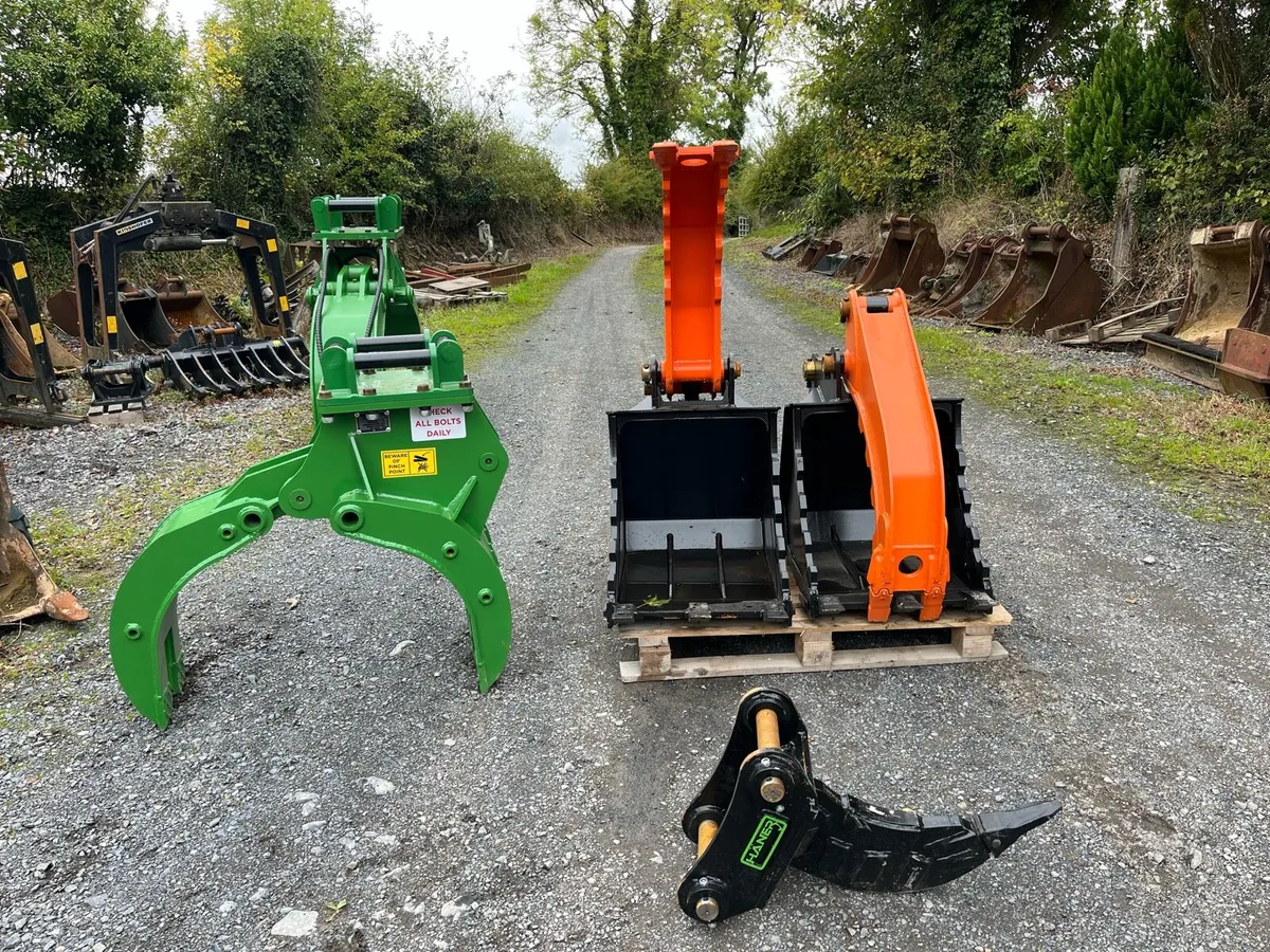 Hydraulic thumb bucket to suit 7-9 ton - Image 1