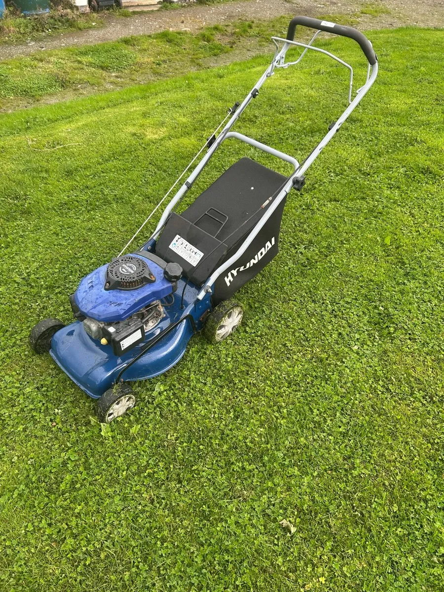 Hyundai self drive lawnmower - Image 3