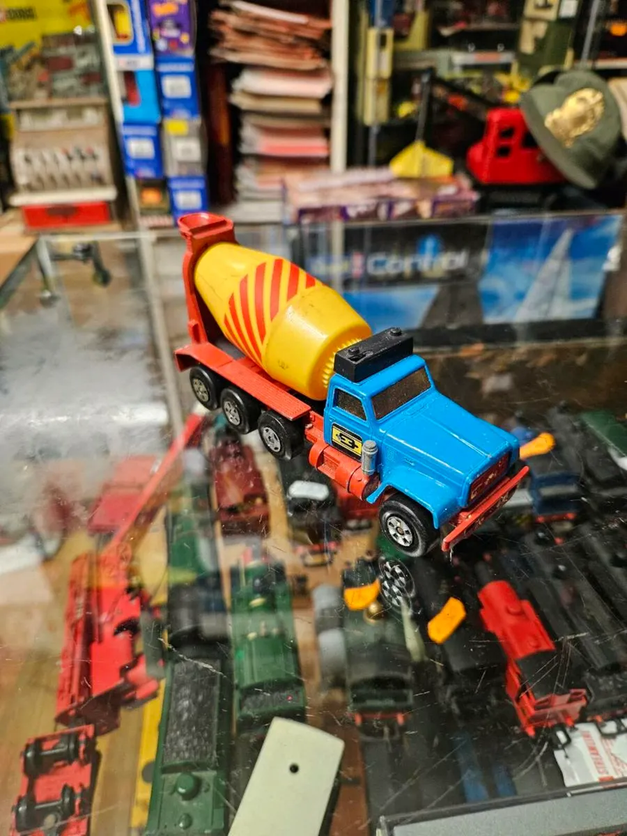 Matchbox Superkings Cement Mixer - Image 1