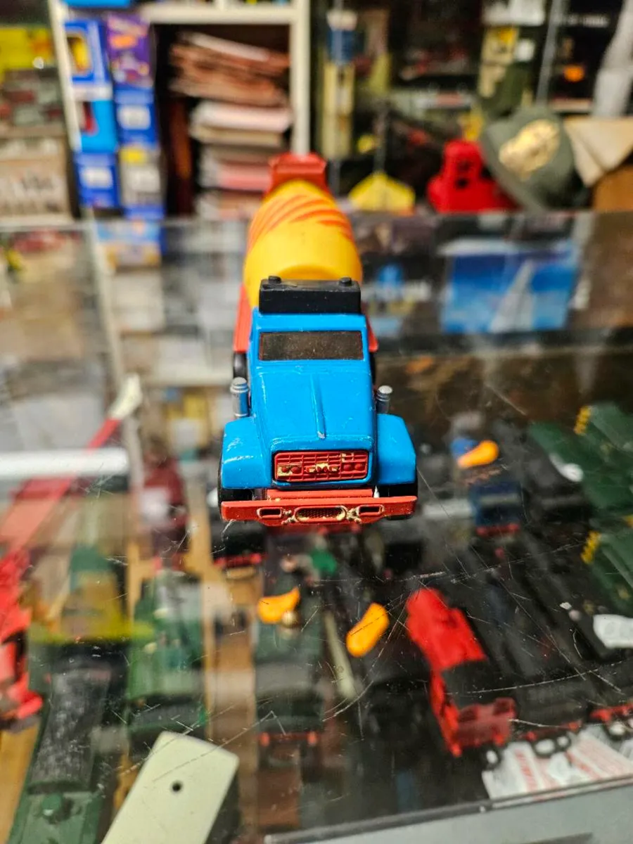 Matchbox Superkings Cement Mixer - Image 2