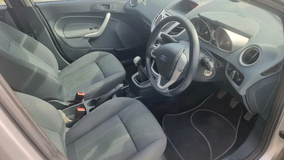 Car - Image 3