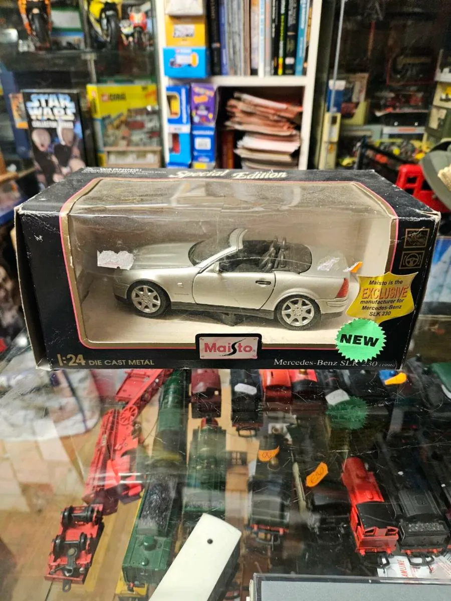 Corgi Maisto Mercedes 1 24 - Image 1