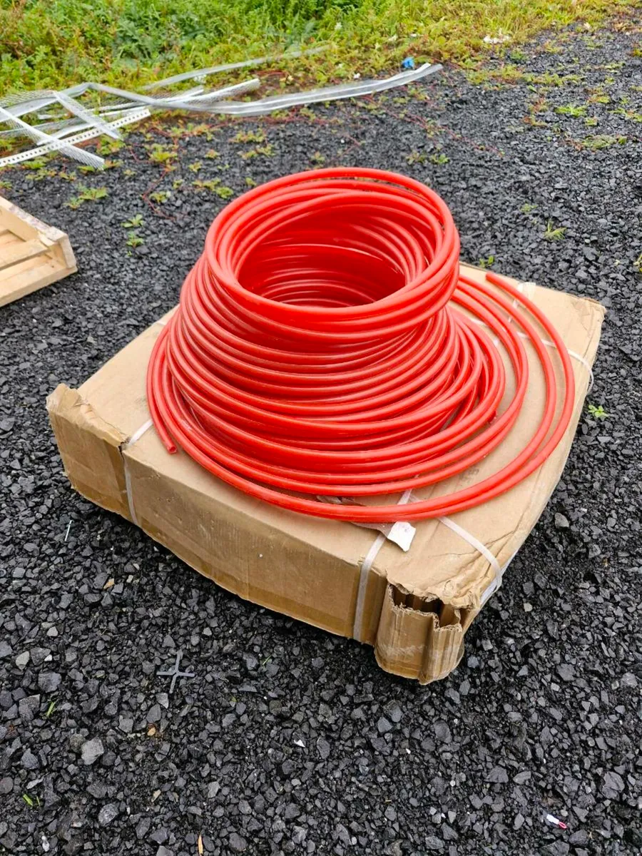 Insulation, underfloor heating pipe and track - Image 4