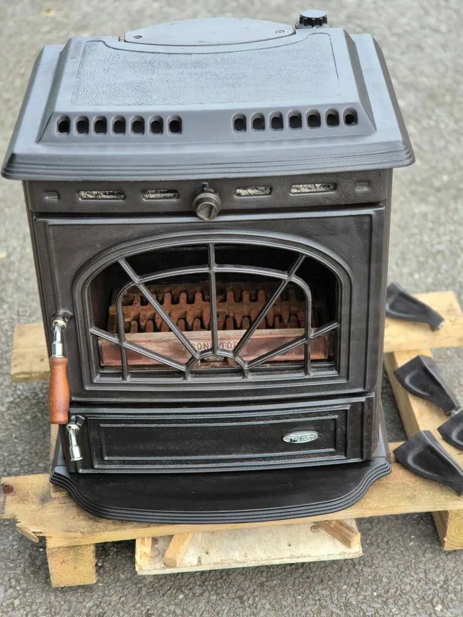 Stanley Erin boiler stove - Image 1