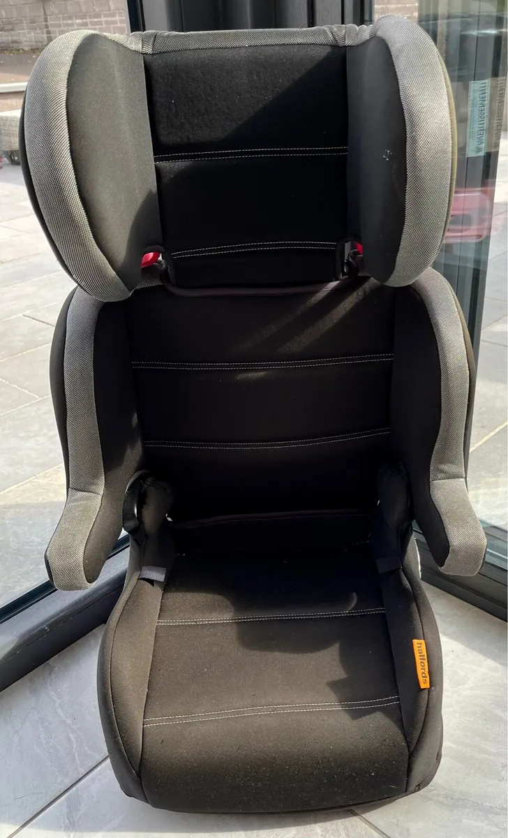 Halfords car seat - Image 1