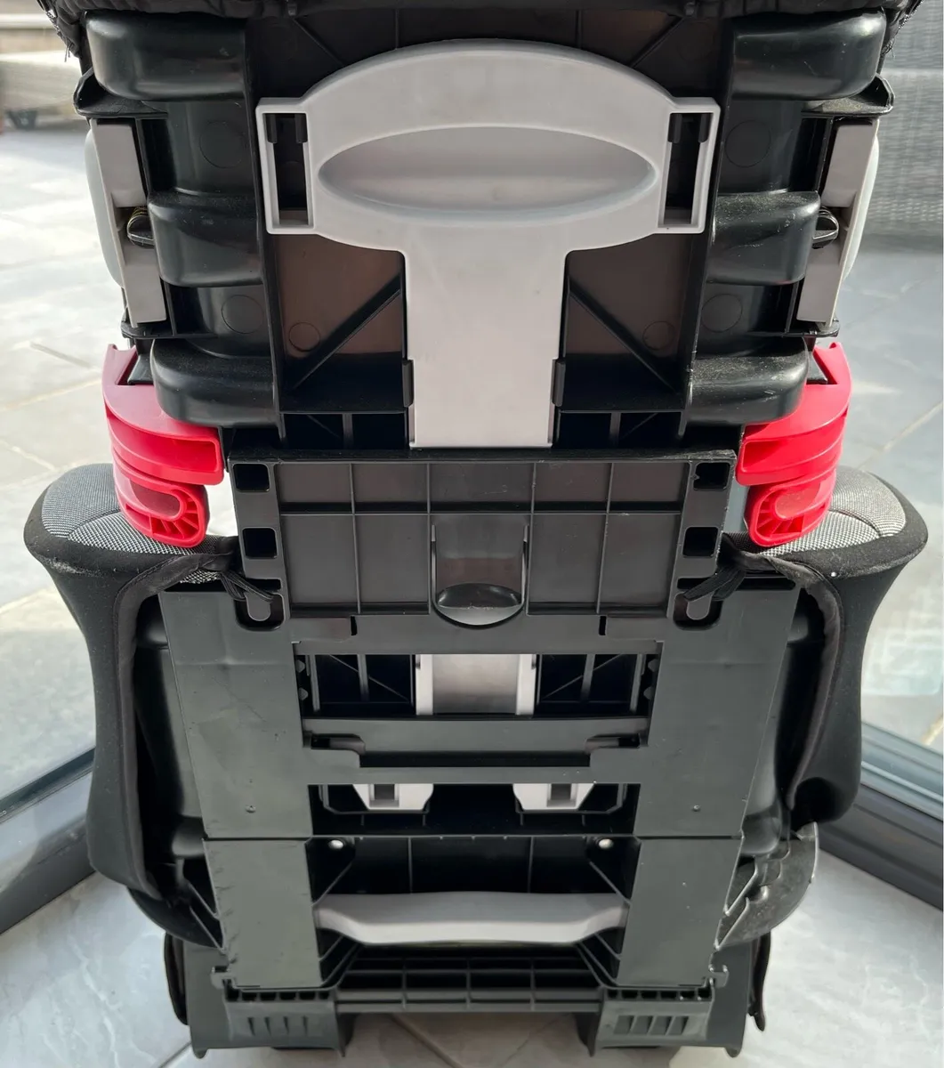 Halfords car seat - Image 3