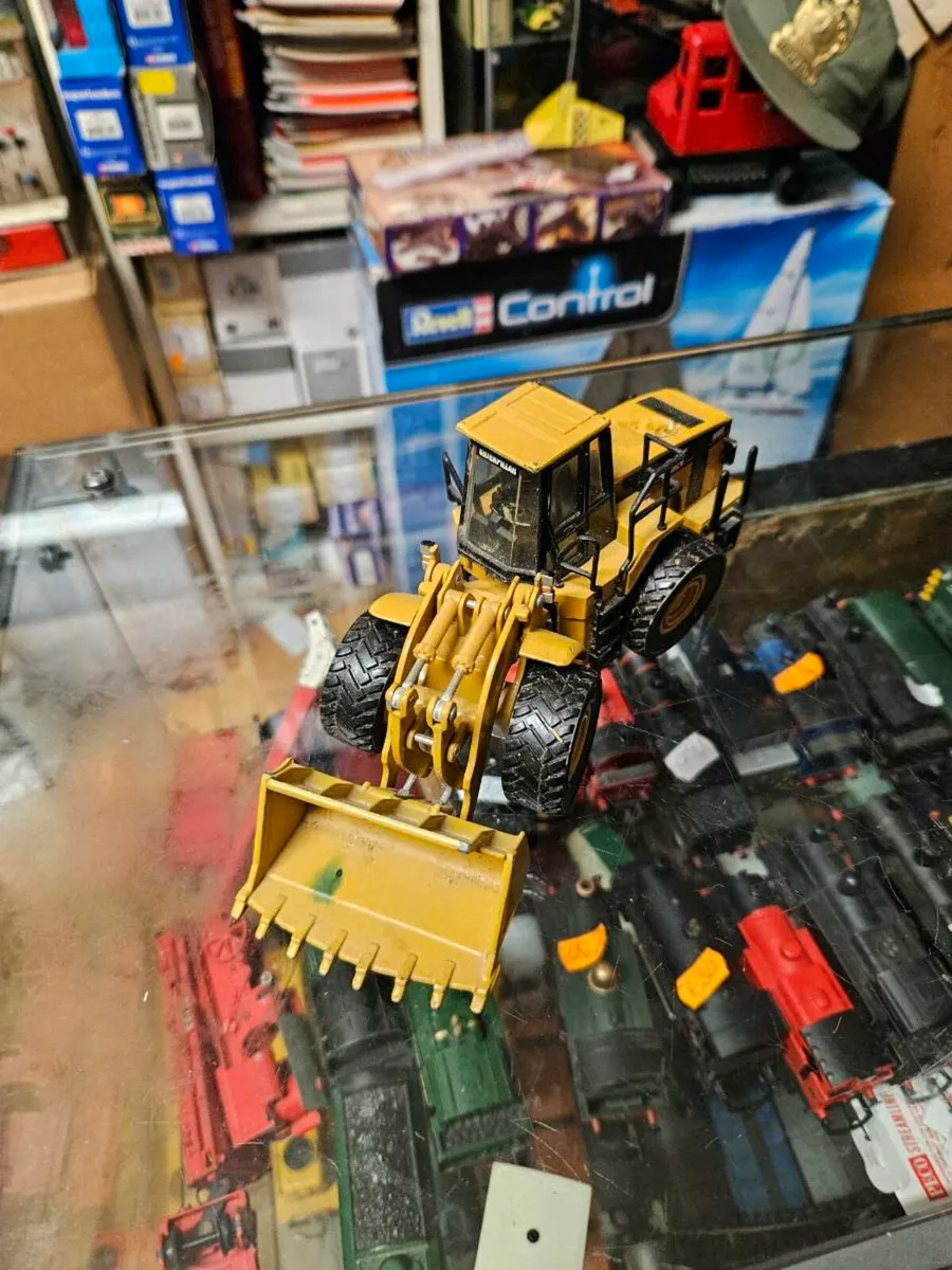 Corgi Norscot Caterpillar Loader - Image 1