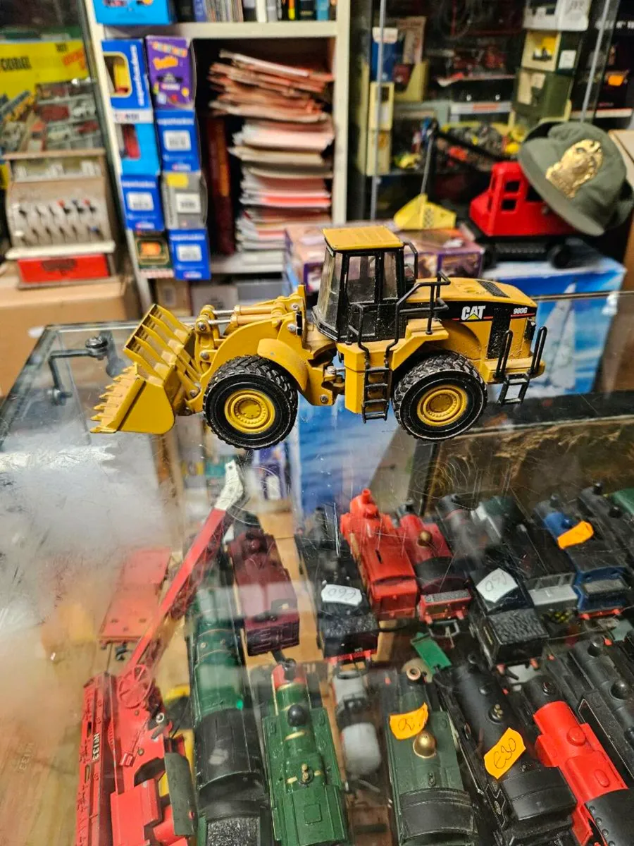 Corgi Norscot Caterpillar Loader - Image 2