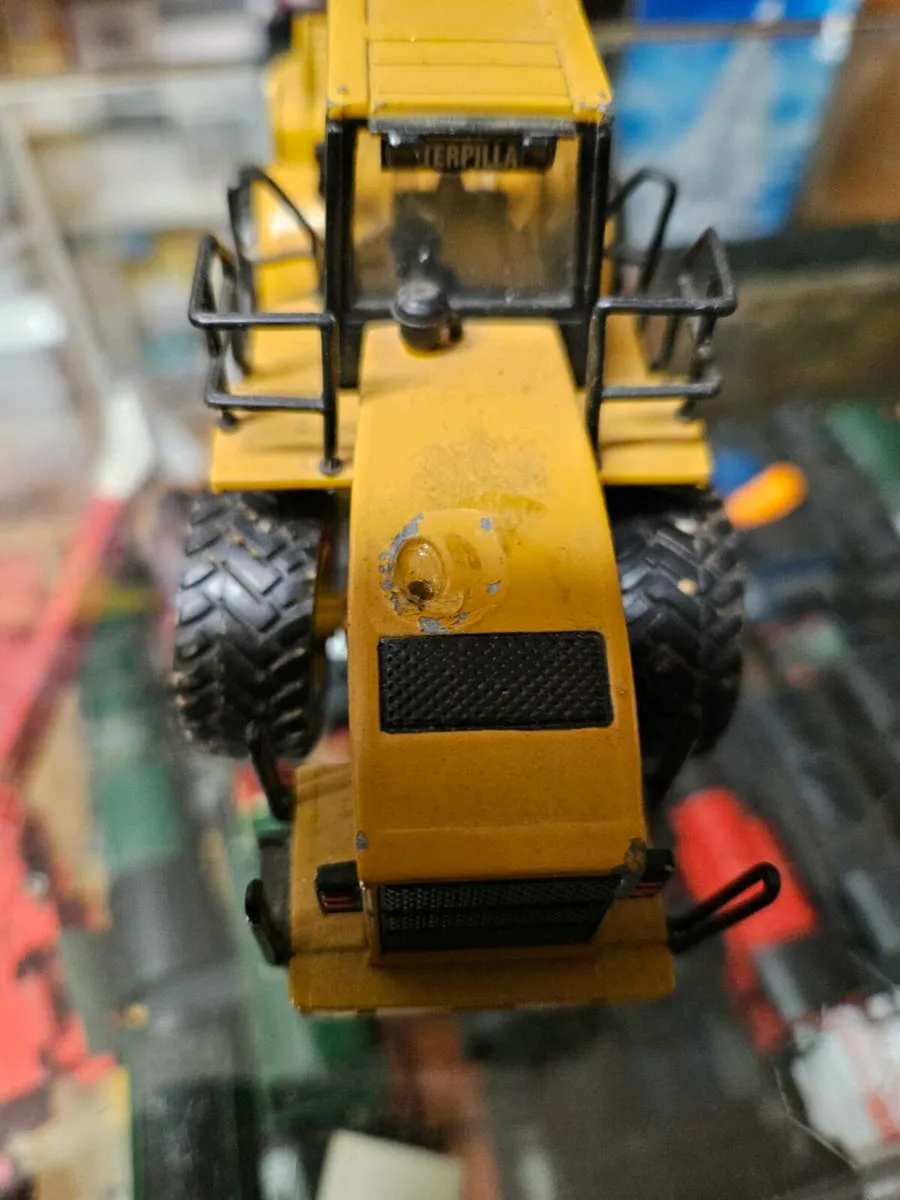 Corgi Norscot Caterpillar Loader - Image 4