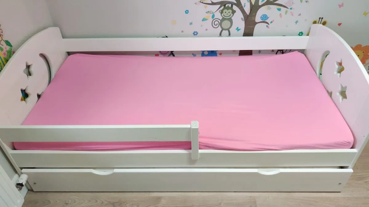 Kid’s Trundle bed with mattress - Image 1