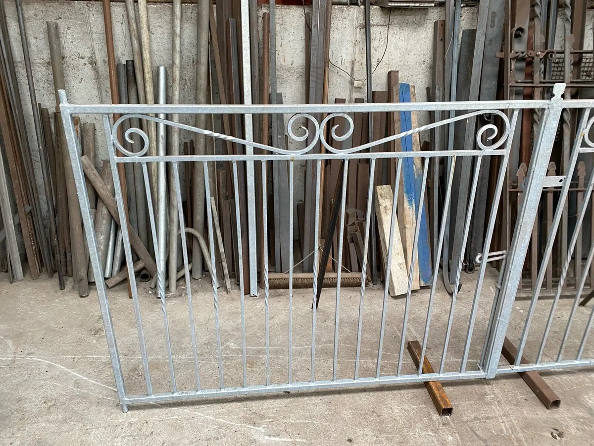 Entrance gates - Image 2