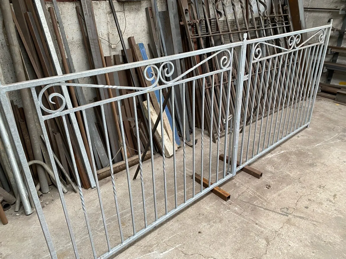 Entrance gates - Image 3