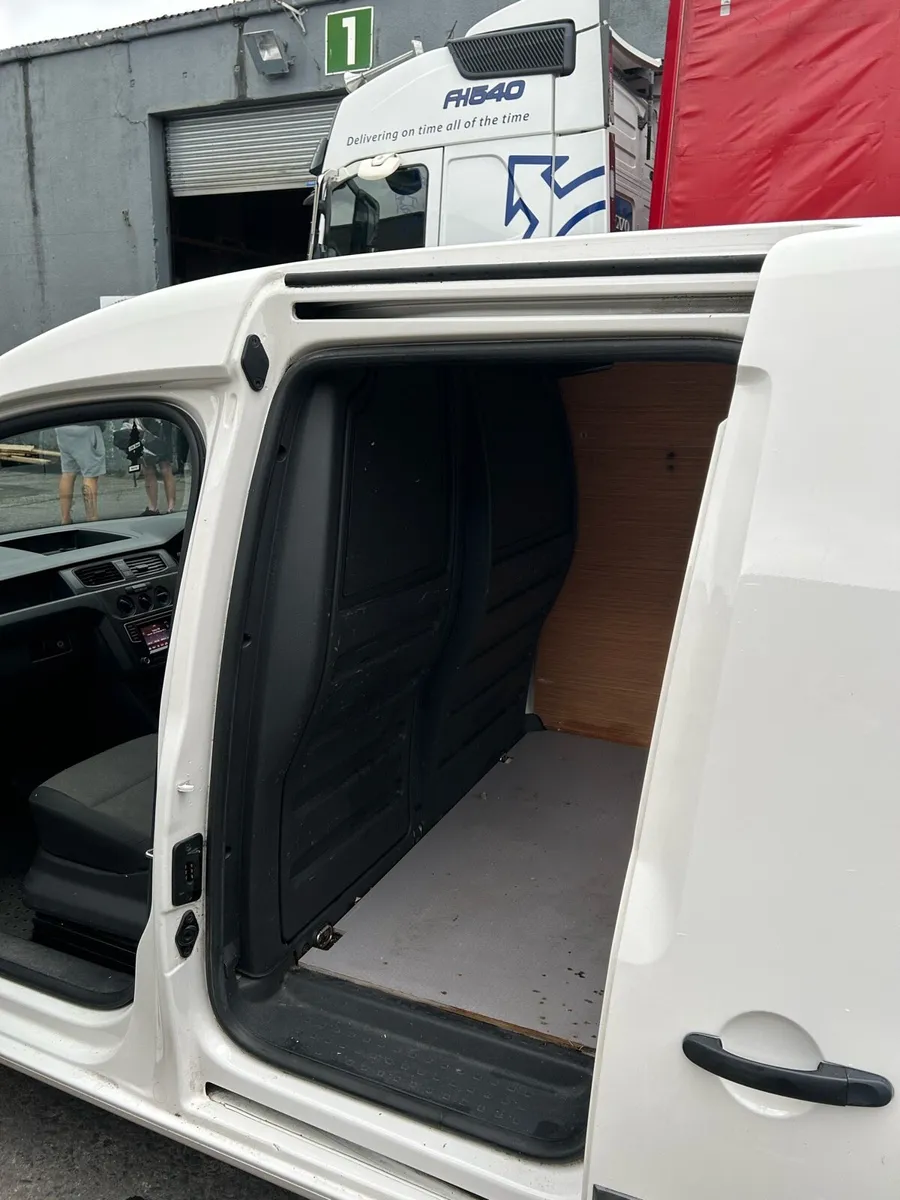 Volkswagen caddy - Image 4
