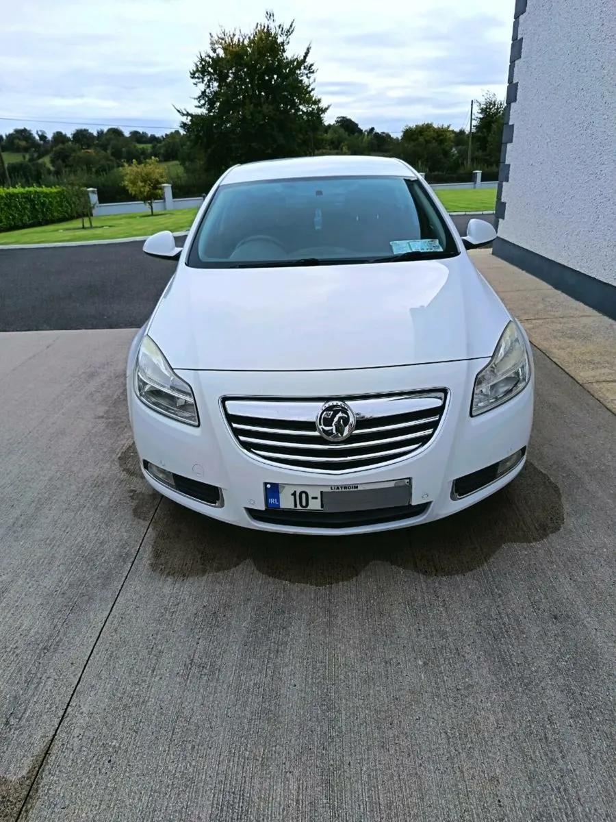 10 Vauxhall Insignia - Image 1