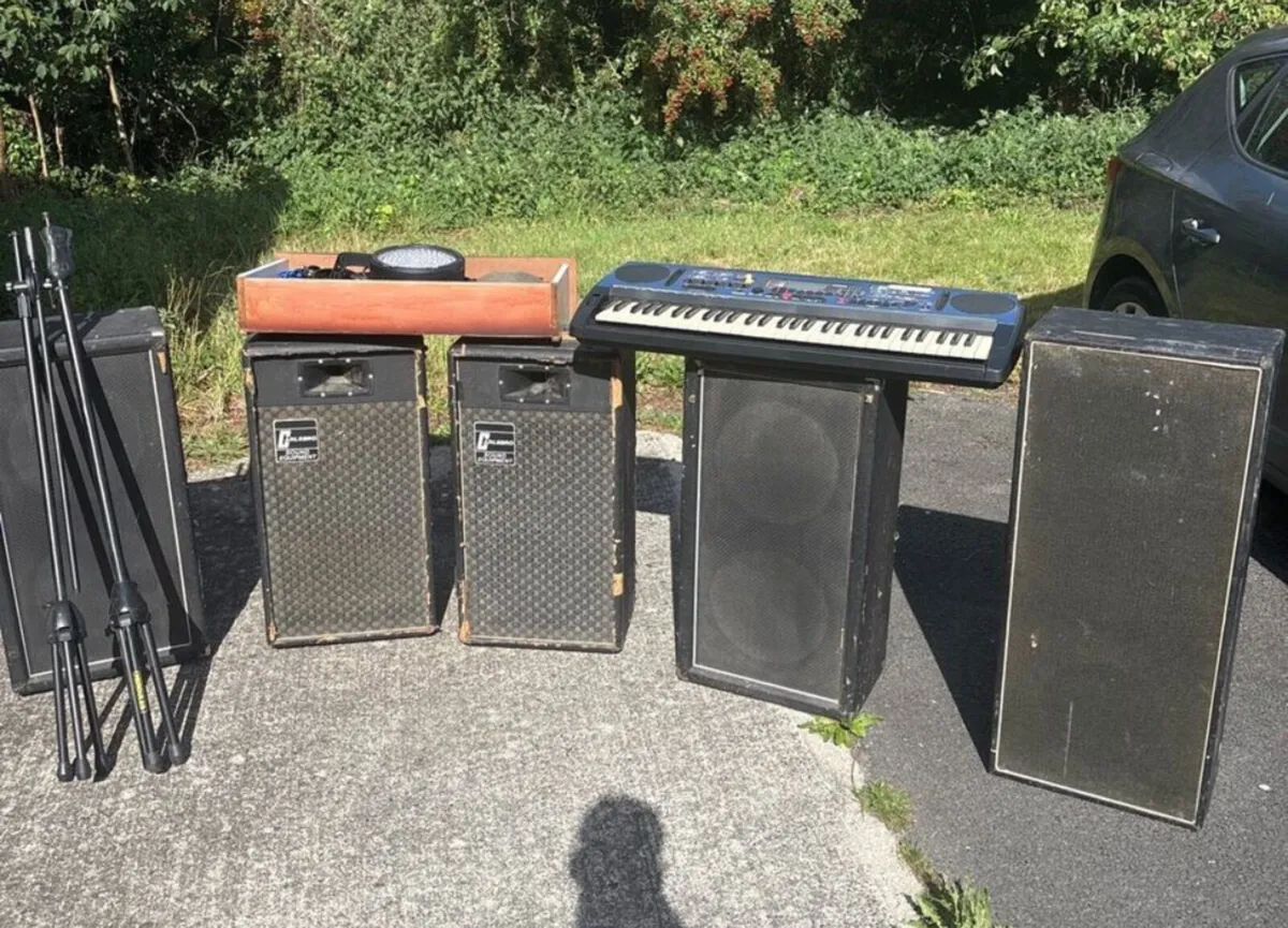 Music equipment - Image 1