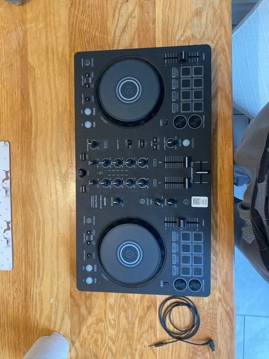 DJ decks - Image 1