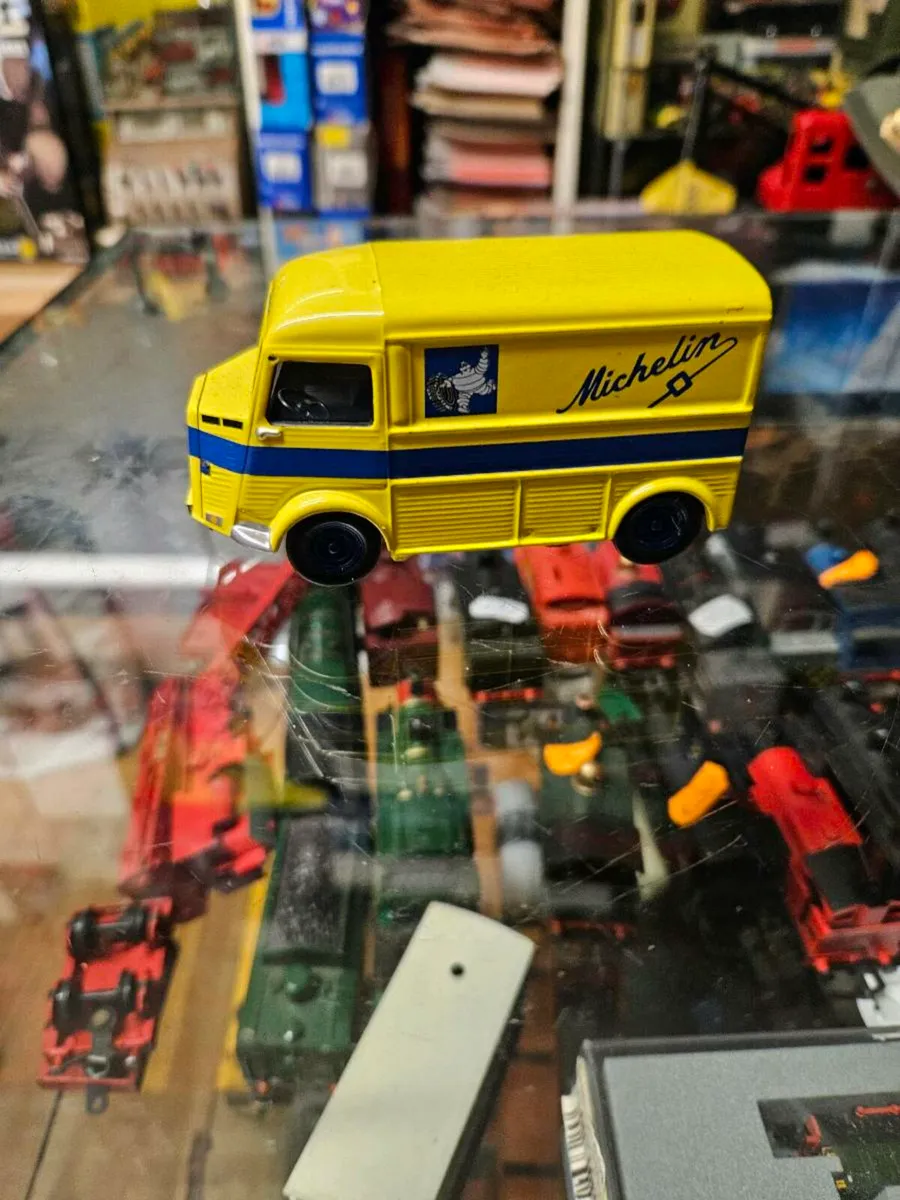 Corgi Atlas Michelin Van - Image 3