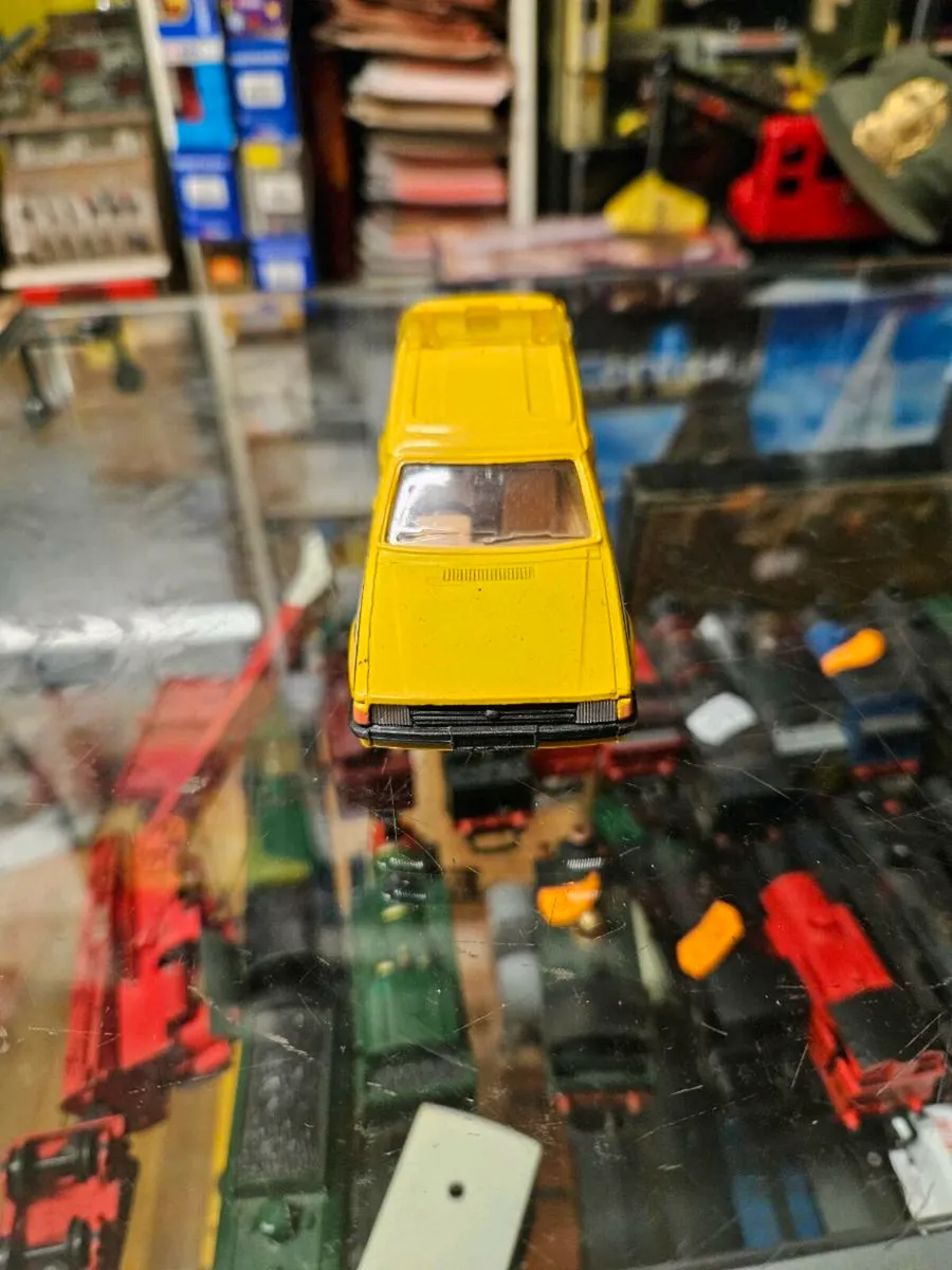 Corgi Ford Escort AA Van - Image 2