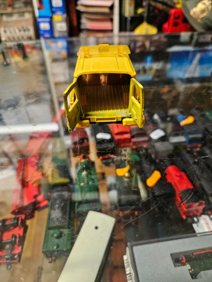 Corgi Ford Escort AA Van - Image 3