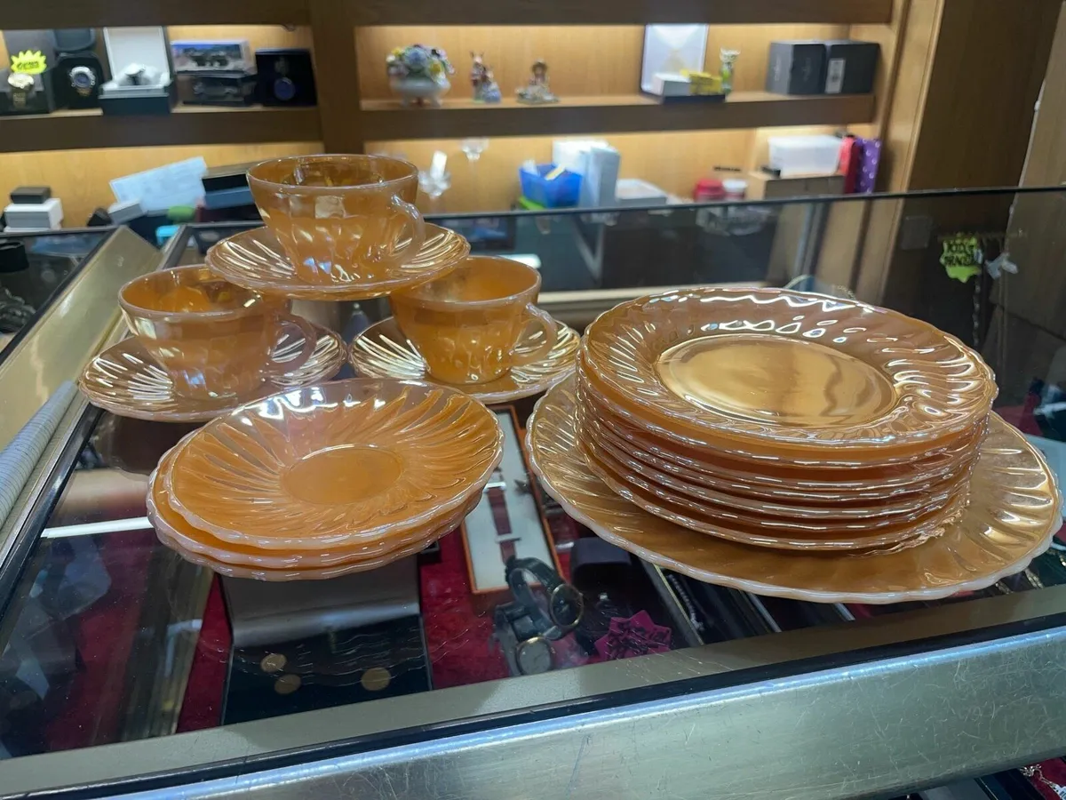 1960s Peach Opalescent Tea Set - Image 1